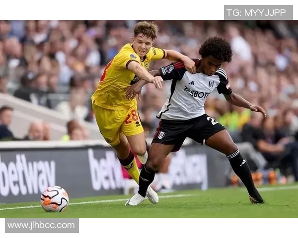 足球巨星跨界合作展现新风潮联合亮相全球引领潮流与竞技激情的完美融合 足球巨星跨界合作展现新风潮联合亮相全球引领潮流与竞技激情的完美融合