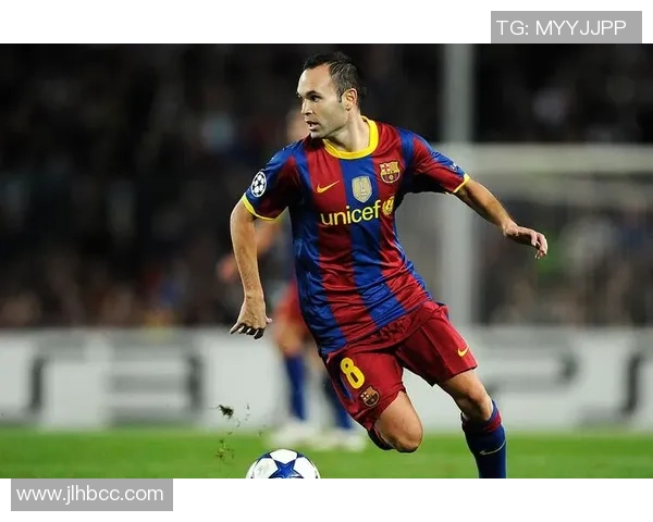 足球球星精湛控球技巧展现赛场智慧与艺术魅力